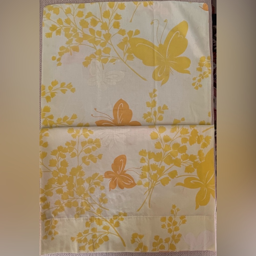 Vintage Springmade Mariposa Yellow Butterfly
Standard Pillowcases (2) - Picture 3 of 4